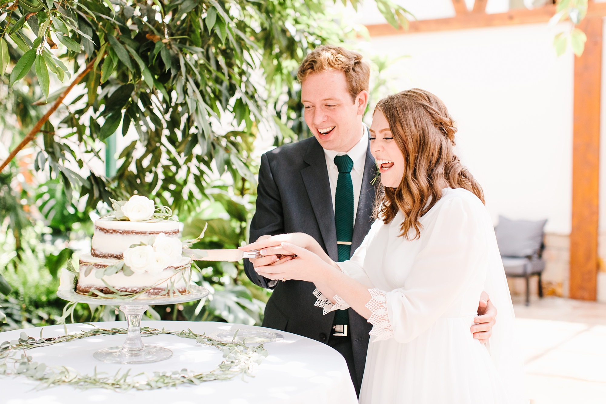Highland Gardens reception: Cutting the cake