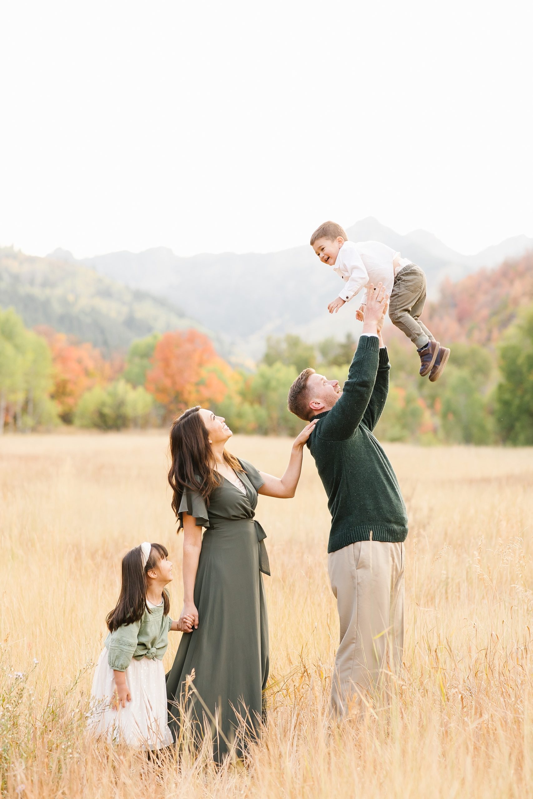 Fun and playful family photo ideas