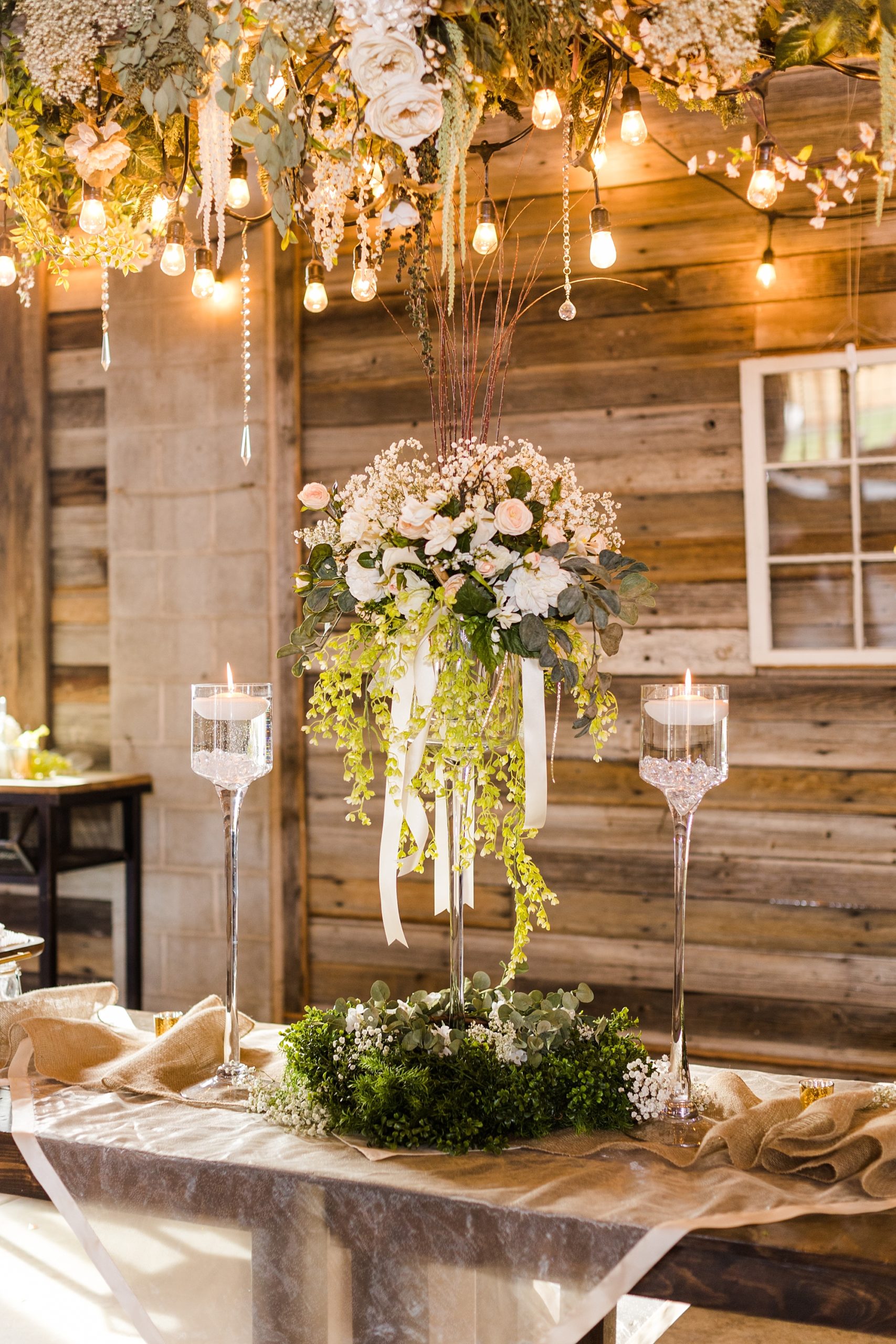 Elegant décor for a rustic barn wedding